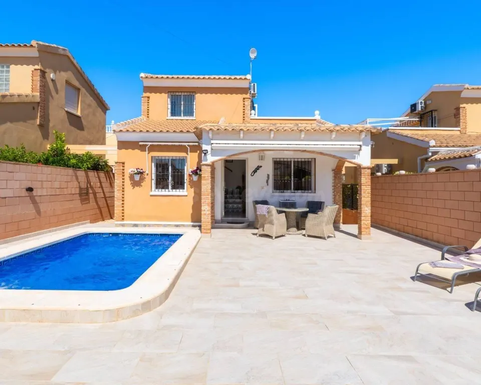 Villa independiente orientada al sur con piscina privada y solárium – Las Chismosas