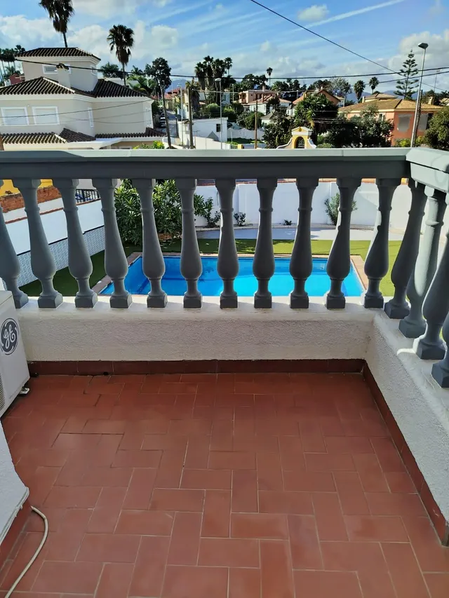Se vende chalet independiente en Algeciras, zona colonia san miguel. — 45