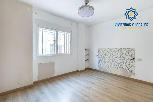 Piso con garaje, trastero y excelente ubicación en Huétor Vega — 12