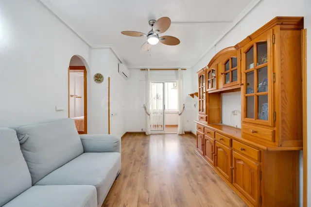 Apartamento 2 dormitorios con parking y piscina comunitaria en Torrevieja — 3