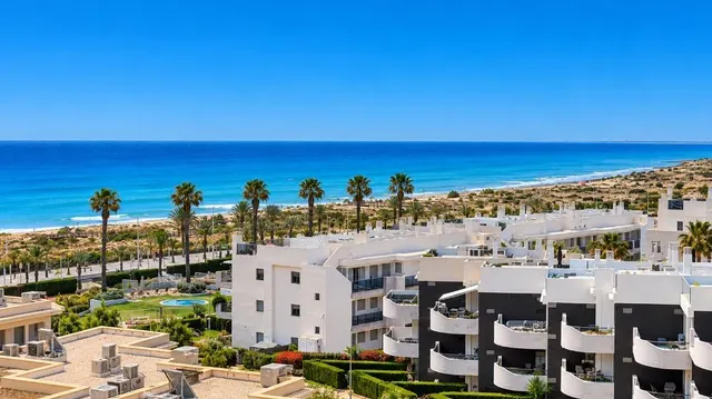 Espectacular Apartamento en Los Arenales del Sol con Vistas al Mar — 48
