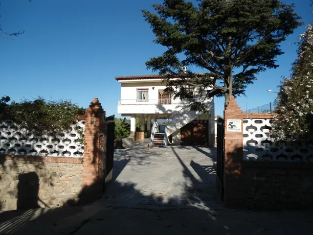 MAGÑIFICO CHALET EN BENAFER, EN EL CENTRO DEL PUEBLO. — 3