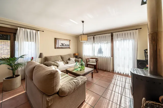 Chalet unifamiliar independiente de 320 m2 parcela de 992 con piscina y certificación A — 19
