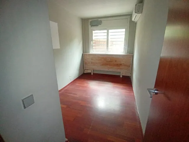 Planta baja de 2 habitaciones con piscina comunitaria para reformar — 16