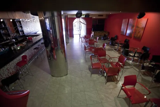 Pub en pleno funcionamiento en venta en Quintanar del Rey. — 13