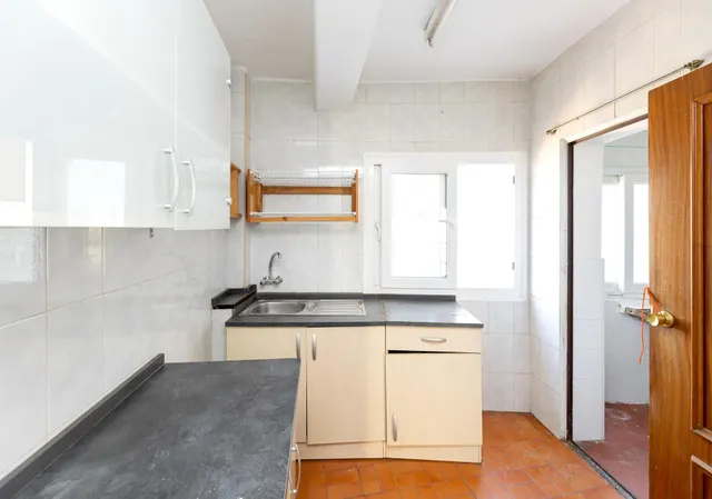 ☀️ Luz, balcón y ubicación: una oportunidad única en Acera de San Ildefonso — 16