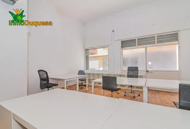 Local comercial de 87 m2 junto a calle Obispo Hurtado. Con doble altura. — 14