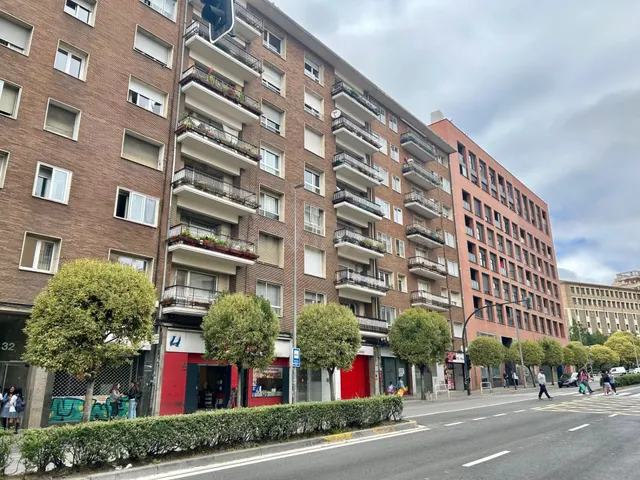 Exclusivo piso de 154 m2 en Avenida de Zaragoza, Pamplona - foto 2