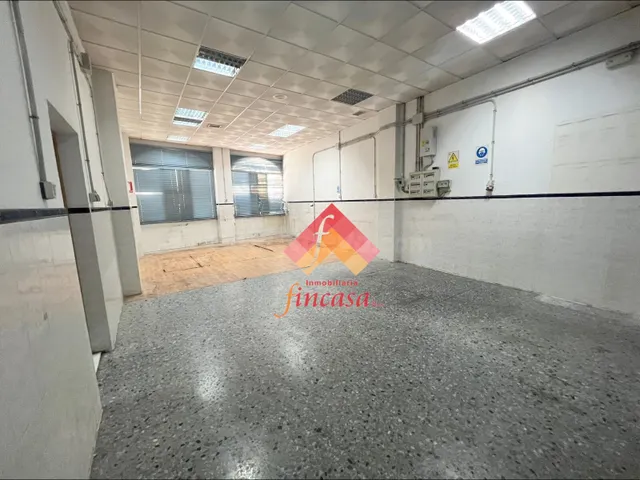 ¡SE ALQUILA LOCAL COMERCIAL EN AVENIDA DE MÁLAGA! - foto 3