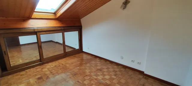 CHALET CON JARDÍN A UN PASO DEL CENTRO DE TORRELAVEGA.- — 17
