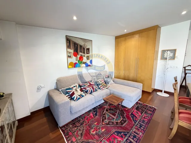 Amplio estudio con terraza, garaje y bodega en una de las zo - foto 4
