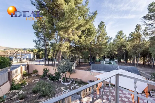 Amplia casa independiente de seis dormitorios a un paso del pantano de los Bermejales — 35