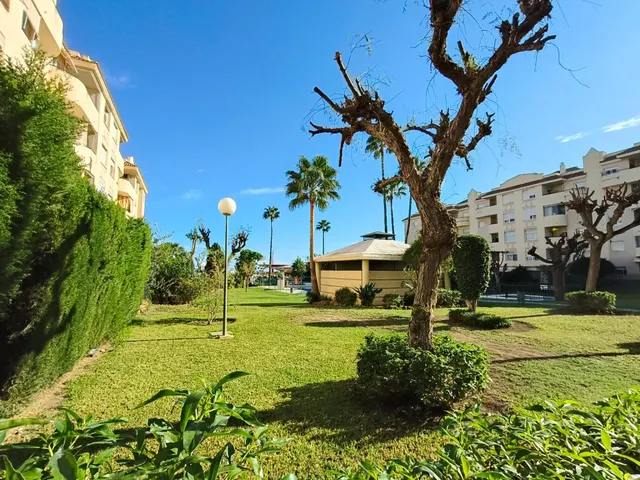 ¡Ideal para familias! Piso de 3 dormitorios con terraza, piscina y jardines en Torremolinos — 14