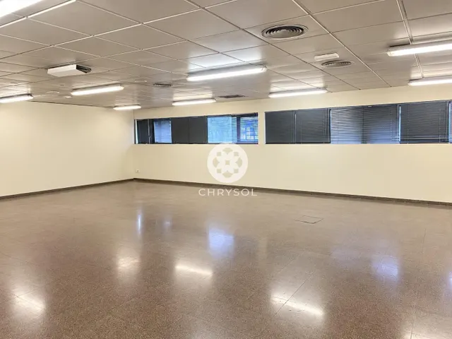 Exclusiva nave industrial tipo c con edificio corporativo junto a zona franca y fira de Barcelona. — 25