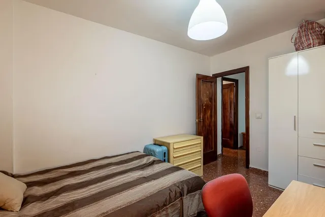 AMPLIO PISO JUNTO A EL CORTE INGLES EN JAEN — 15