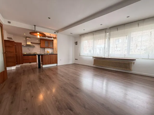 Roses I Piso céntrico con espectacular garaje de 65 m2 y terraza privada con barbacoa — 11