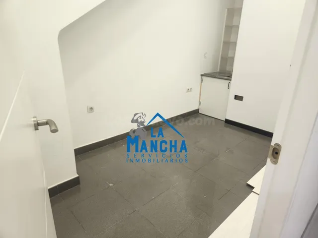 *105.000€* inmobiliaria la mancha vende local en carretera de jaen de Albacete. — 5