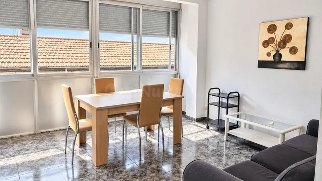 ¡Atención Inversores! Se vende piso alquilado de 3 Dormitori