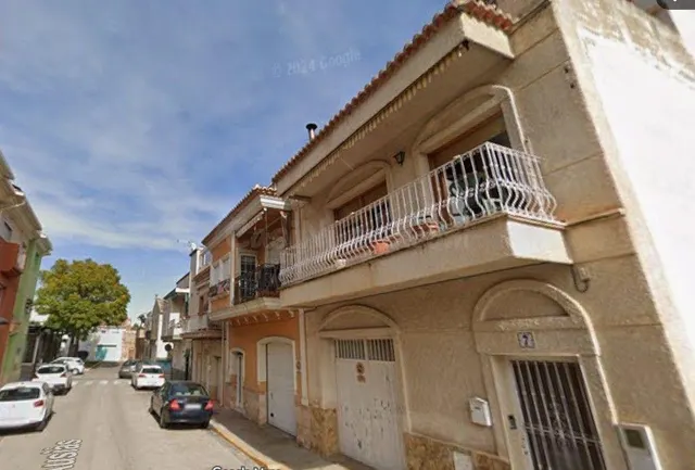 Se vende piso CESIÓN DE REMATE en C/ AUSIAS MARCH en Benirre - foto 2