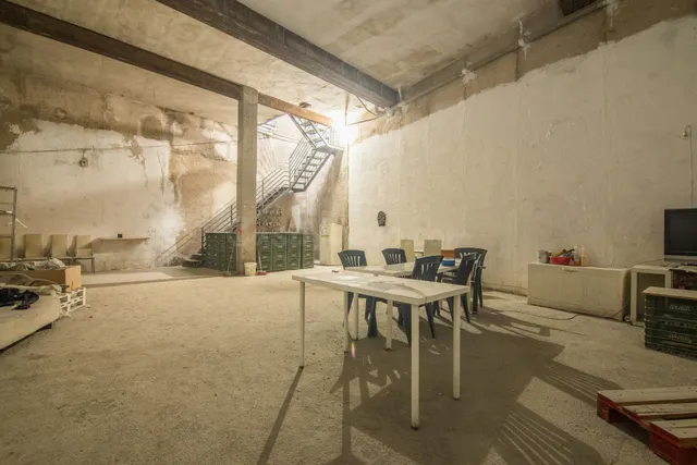 Se vende local comercial con amplio sótano ideal para cambio - foto 4