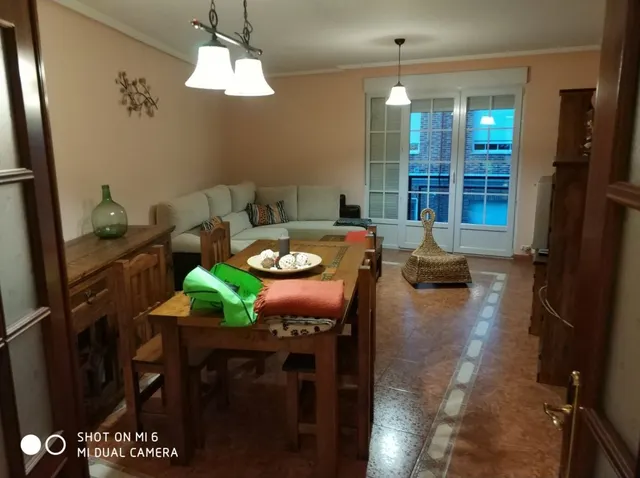 SE VENDE AMPLIO PISO EN EL CENTRO DE VALENCIA DE DON JUAN, AMUEBLADO, IMPECABLE, 3HAB., GARAJE — 18