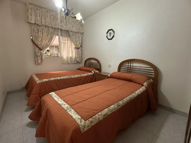 Piso de 4 dormitorios, patio y garaje a la venta en Cervantes — 20