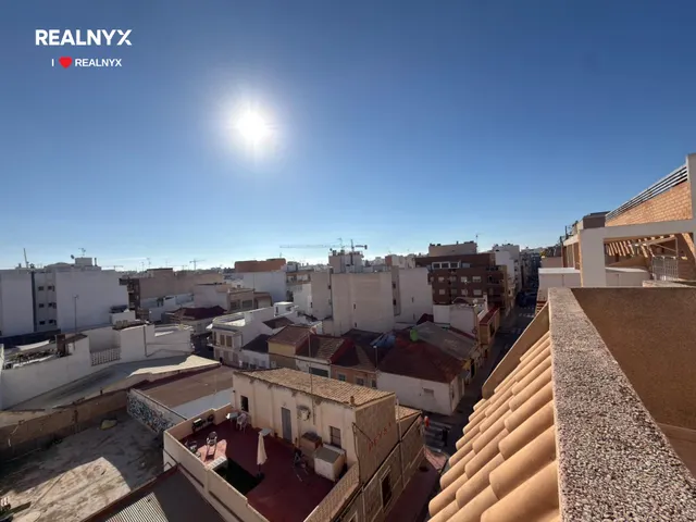 Espectacular Ático con Terraza y Piscina en el Corazón de Torrevieja — 16