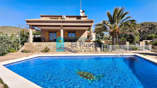 CHALET INDEPENDIENTE CON PISCINA Y VISTAS DESPEJADAS EN ENTO