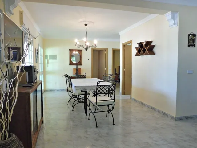 Chalet de 3 dormitorios con 2221m2 de parcela y vistas panorámicas — 7