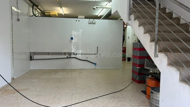 AMPLI LOCAL A LA PLAÇA DE VAPOR VENTALLÓ DE TERRASSA - foto 3