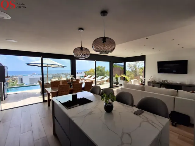 Villa contemporánea con piscina y vistas panorámicas al mar en Cunit — 8