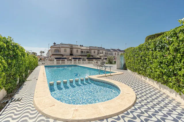 Adosado de 3 dormitorios 2 baños en Orihuela Costa ¡Tu hogar ideal en Las Chismosas! ✨ — 46