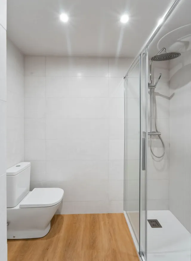 Vivienda reformada a estrenar con 3 estancias, terraza privada y espacio polivalente en Badalona — 17