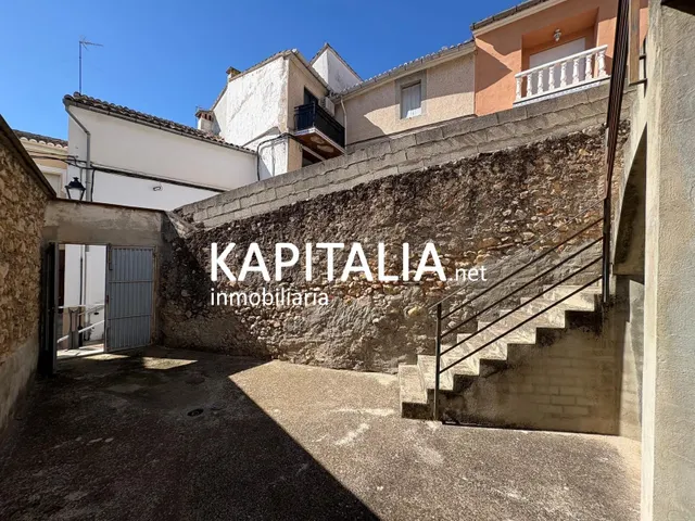 Casa en venta en Genovés, 5 habitaciones y terraza. — 25