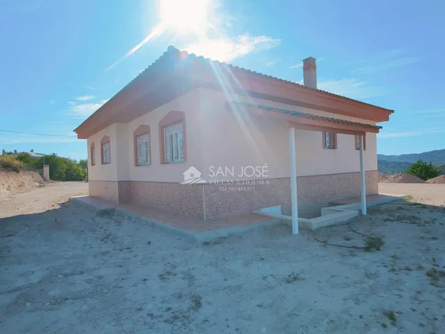 SE VENDE CHALET DE OBRA NUEVA AL LADO DEL PUEBLO DE MACISVENDA-ABANILLA — 31