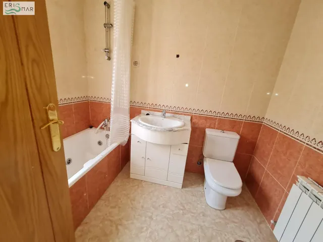 CHALET ADOSADO EN VENTA EN CASARRUBUELOS - foto 4