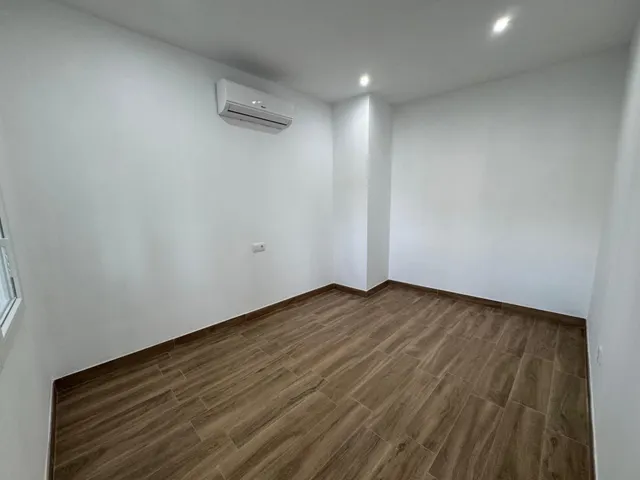 Apartamento totalmente reformado con piscina comunitaria — 11