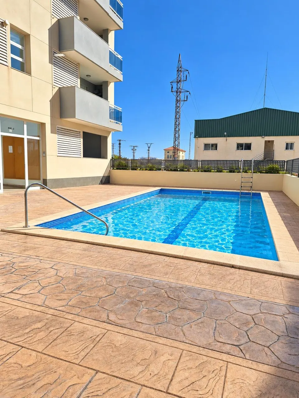 Amplio Piso Nuevo en el Corazón de Vinarós por €192,000 con piscina, parking y trastero