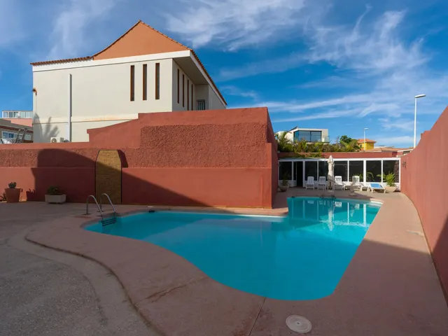 Chalet independiente con jardín y piscina privada en La Garita precio negociable — 6