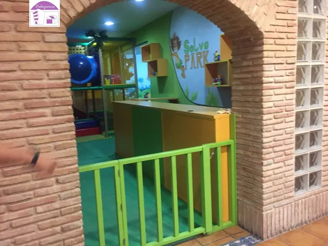 Valazanca alquila bar restaurante con parque infantil — 5