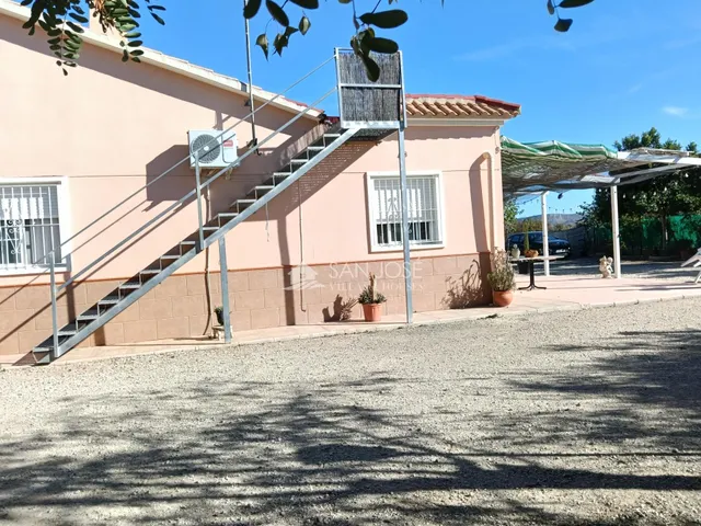 SE VENDE CHALET EN BUEN ESTADO EN ASPE ZONA CARRETERA DE LA ROMANA — 31