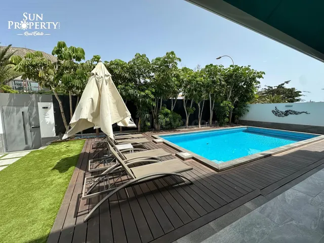VILLA DE LUJO CON APARTAMENTO INDEPENDIENTE EN LOS CRISTIANO - foto 5
