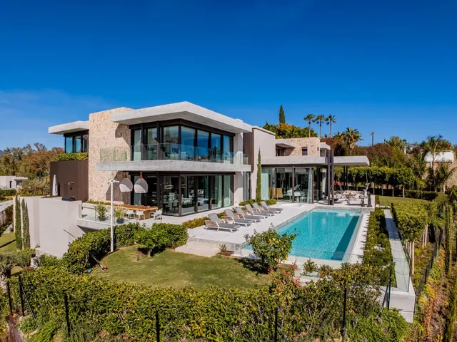 VILLA DE LUJO EN URBANIZACIÓN LA QUINTA, BENAHAVIS — 3