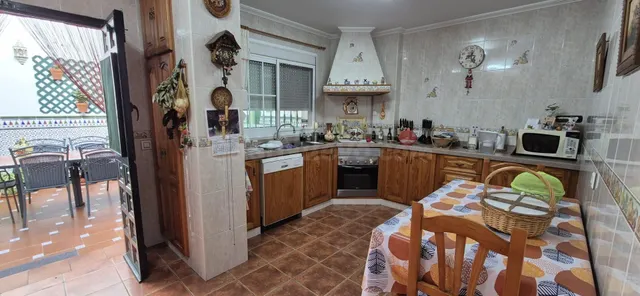 VIVIENDA UNIFAMILIAR EN SAN ISIDRO CON GARAJE - foto 2