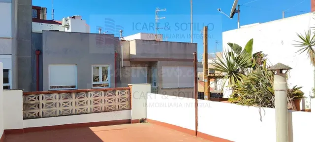PISO REFORMADO A ESTRENAR CON TERRAZA Y TRASTERO EN EL CENTR