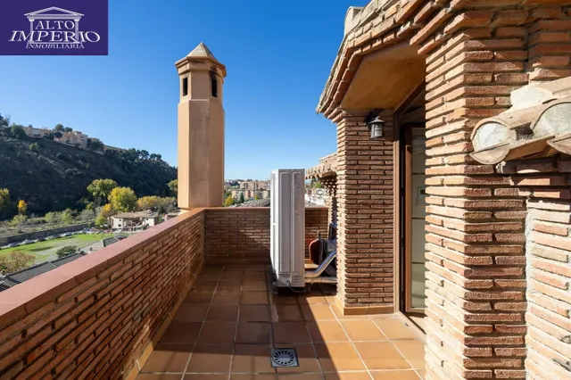 ESPECTACULAR CASA ADOSADA CON PISCINA INDEPENDIENTE — 31