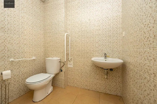 Local Comercial en el Corazón de Granada - Oportunidad Única — 23
