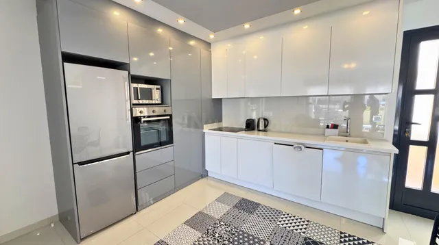 APARTAMENTO DE 2 DORMITORIOS Y 2 BAÑOS EN MIL PALMERAS (PILAR DE HORADADA) — 3
