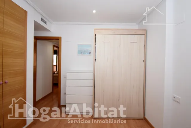 Seminuevo con piscina, garaje, trastero y terraza cerca del mar — 20