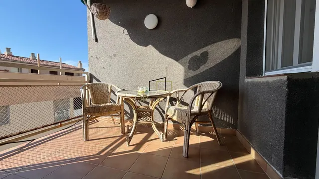 Amplio piso de 4 habitaciones con terraza y parking en La Ba - foto 3